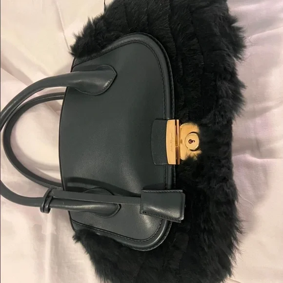 Authentic Salvatore Ferragamo rabbit fur green bag with crossbody strap - Picture 6 of 7